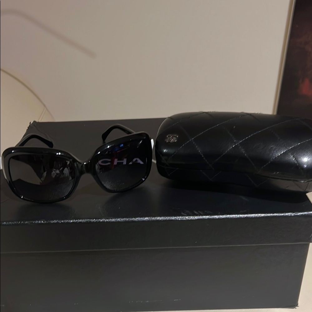 Chic Chanel bow Black Sunglasses